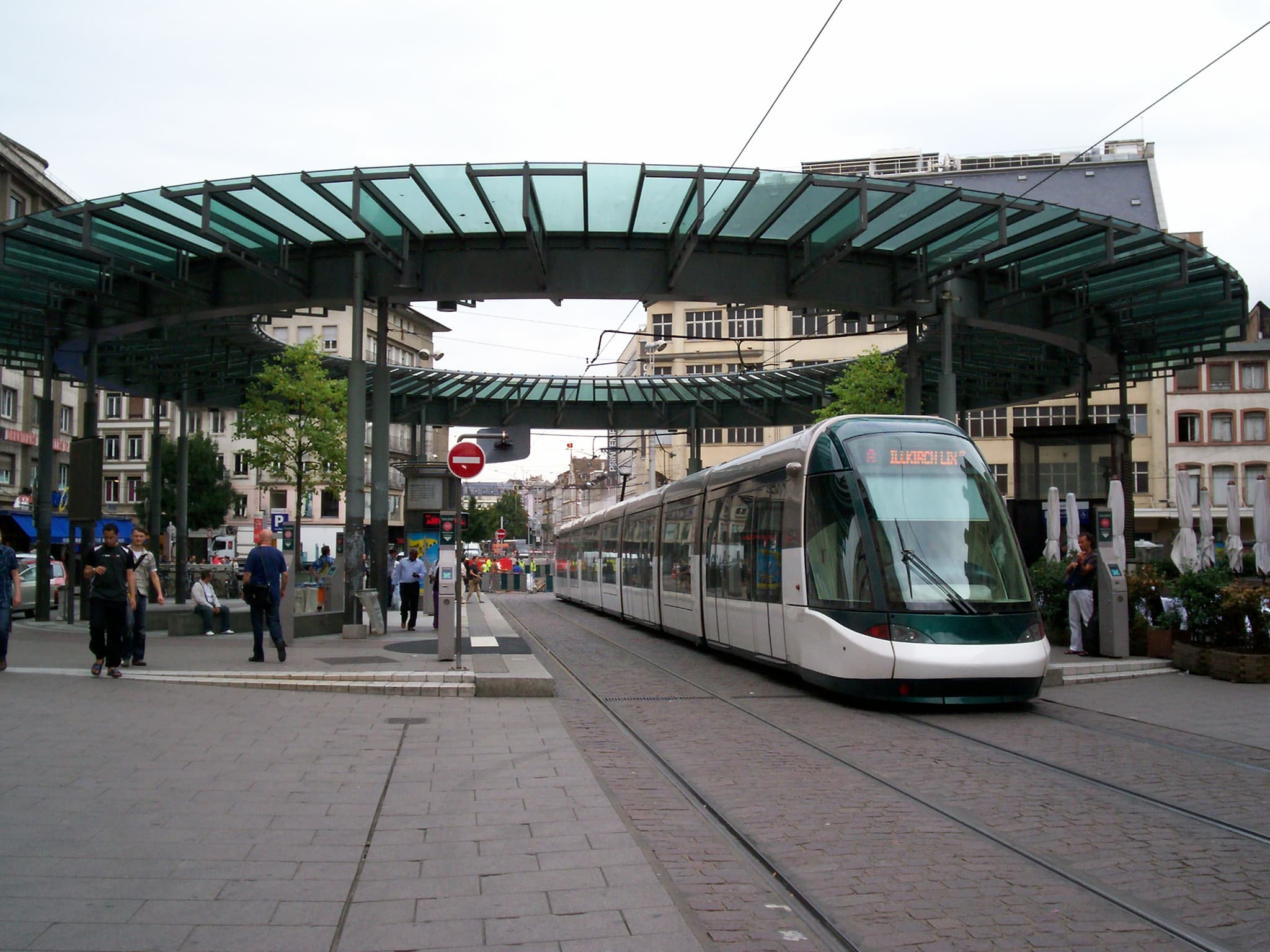 TramStrasbourg_lineA_HommeFer_versIllkirch